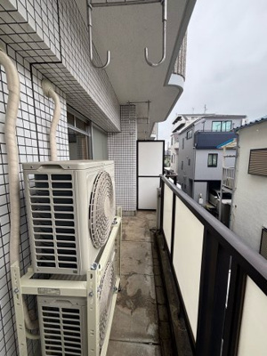 【バルコニー】 | 醍醐マンション | 暖かな日差しのふりそそぐバルコニー