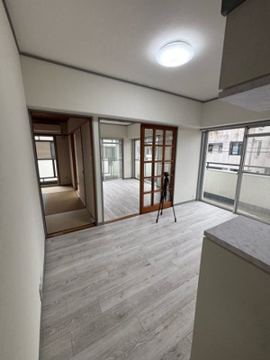 【居間・リビング】 | 醍醐マンション | こちらの居間で趣味の時間をお楽しみください