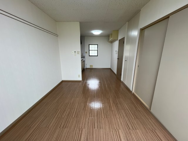 ハッピーバード市川の居間・リビング