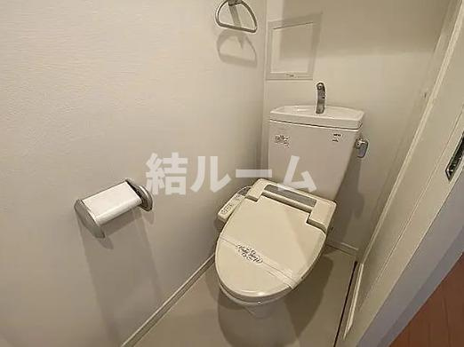 板橋区板橋１丁目の賃貸マンションのトイレ