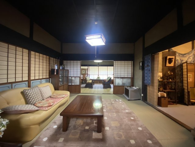 江田島市沖美町畑の中古一戸建の居間・リビング