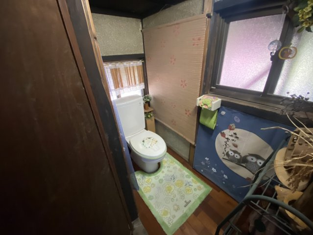 江田島市沖美町畑の中古一戸建の玄関