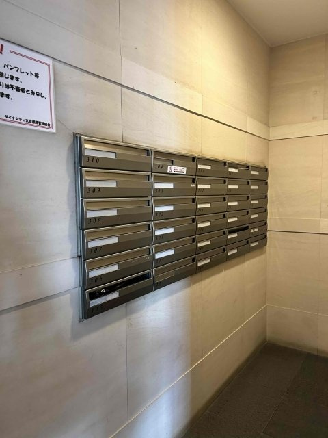 ダイナシティ文京根津のエントランス|建物の内部です