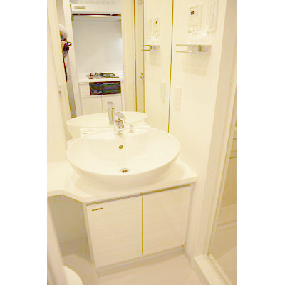 クレイシア巣鴨駅前の内装|明るい室内です