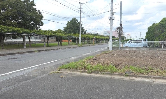 敷地面積74.71坪　売地　富士見市鶴馬の前面道路含む現地写真|北西側１０ｍ公道、9.8ｍ接道！お車の出し入れもラクラクです♪