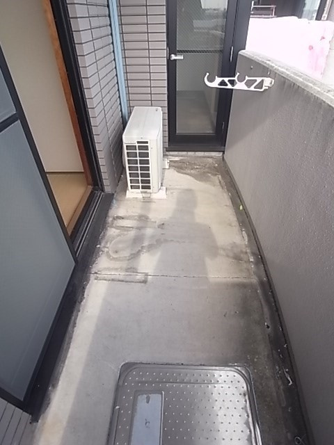 尼崎市南武庫之荘７丁目のアパートのバルコニー