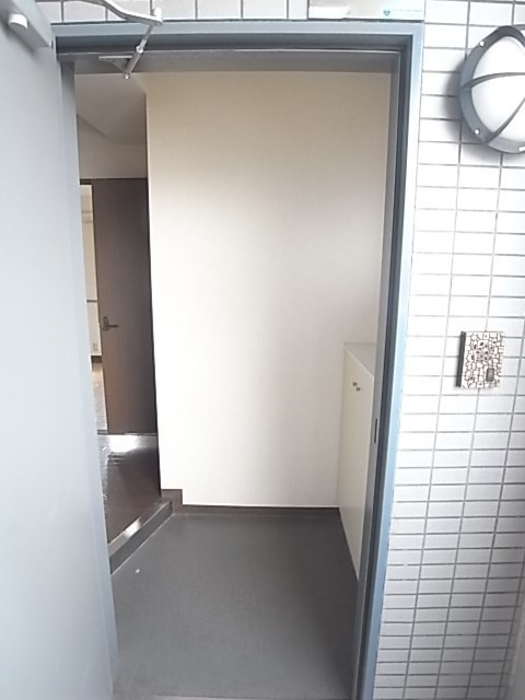 尼崎市南武庫之荘７丁目のアパートの玄関