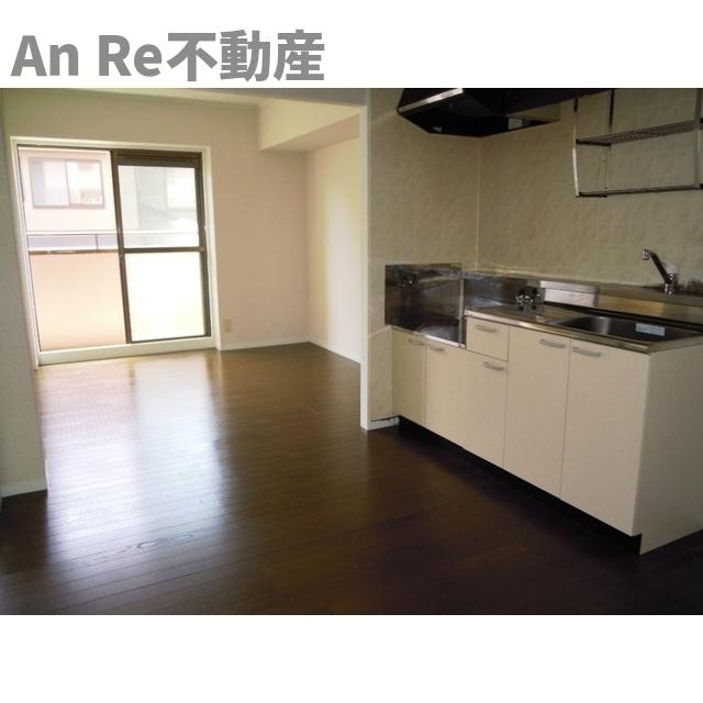 川口市戸塚東１丁目の賃貸マンションの居間・リビング