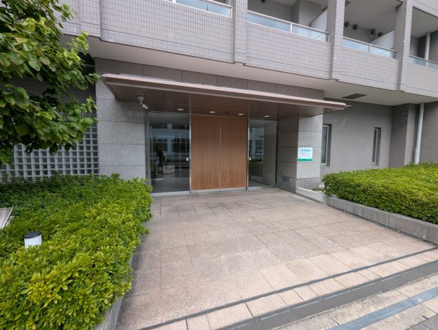 ロイヤル御幣島のエントランス
