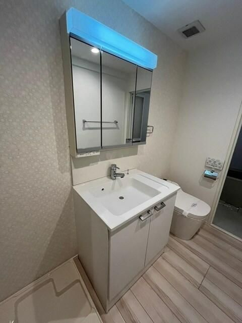 目黒区東山２丁目の賃貸マンションの独立洗面台|使いやすい独立洗面台です