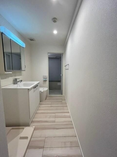 目黒区東山２丁目の賃貸マンションの居間・リビング|こちらの居間で趣味の時間をお楽しみください