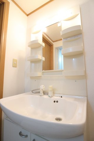 ルマージュ神戸1番館の独立洗面台
