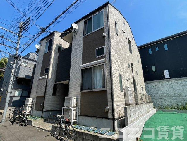 横浜市港北区菊名３丁目のアパートの外観