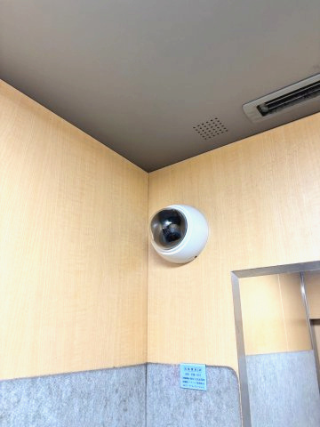 パレステージ金町の防犯設備|エレベーター内に防犯カメラを設置。共用部のセキュリティにも配慮されています。