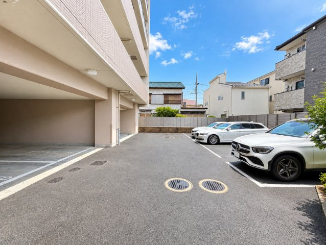 パレステージ金町の駐車場|敷地内だから防犯面にも配慮。安心して愛車を保管できます。