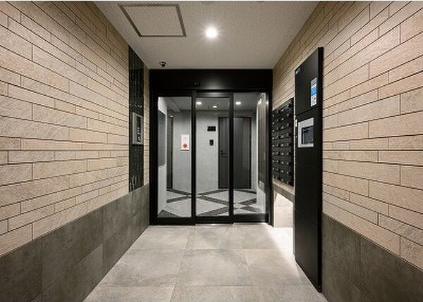 【エントランス】ドゥ・ヴィルヌーブ