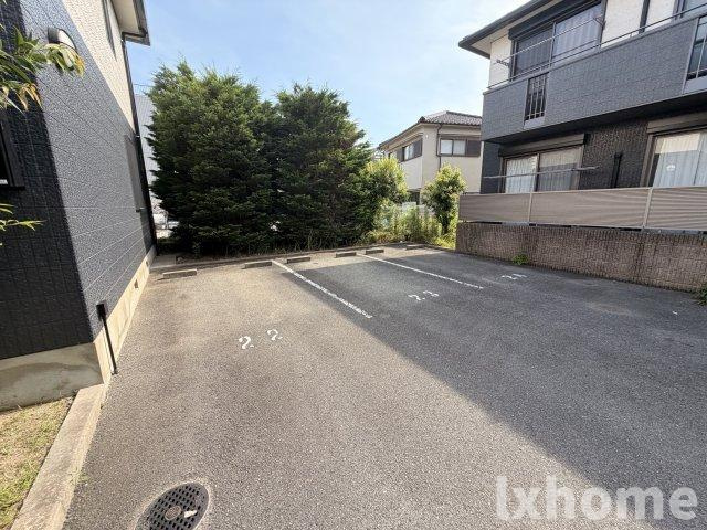 ラクシュミー鳥飼の駐車場