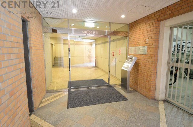 設備がすべて新品： キッチン、浴室、トイレ、洗面化粧台などの水回り設備が新調されています。