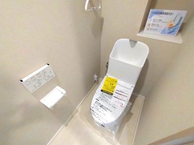 ユニーブル鹿山のトイレ|潔感あふれるシンプルで機能的なトイレです。温水洗浄便座付きで毎日を快適に過ごせます。