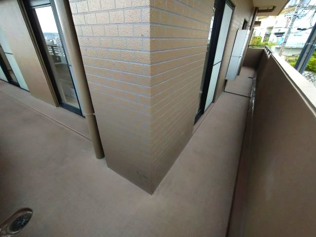 ユニーブル鹿山のバルコニー|3部屋から行き来ができるバルコニー