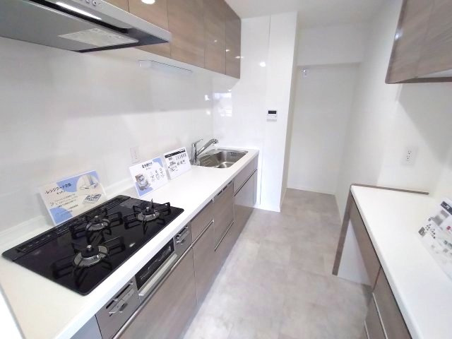 ユニーブル鹿山のキッチン|スペースも広いのでご家族と一緒にお料理を楽しめます♪