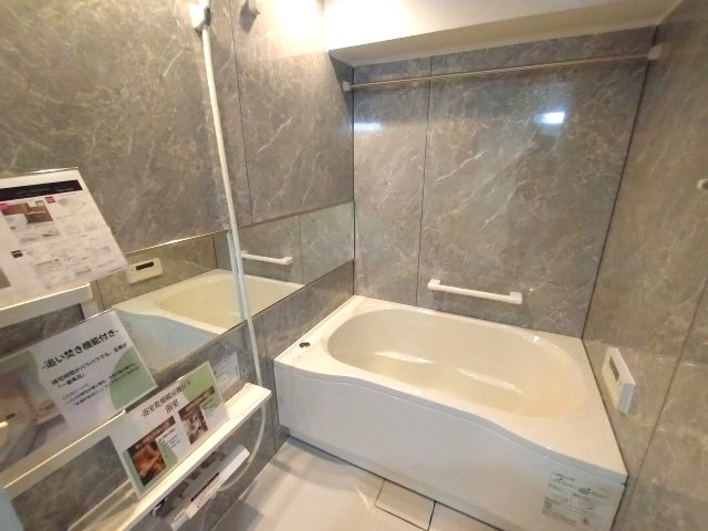 ユニーブル鹿山の浴室|清潔感のあるホテルのような浴室では足を伸ばしてリラックスできるゆったりとした浴槽を設置！