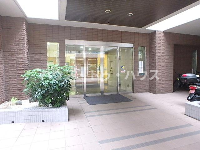 朝日メトロステージ西巣鴨のエントランス