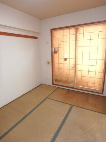 クレアメゾン鶴ヶ島ステーションフロントの和室