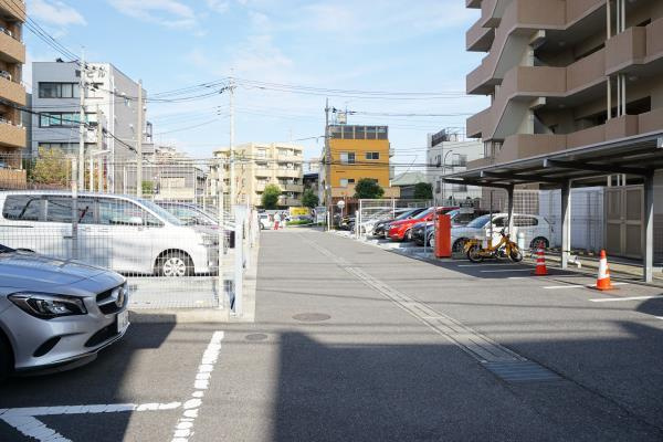 Ｂｒｉｌｌｉａ蕨の駐車場