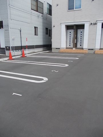 ジラソーレ栄町３の駐車場|駐車場完備です