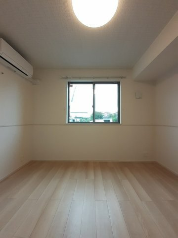 ヒカルサ　苫小牧　ウエストの内装|中はこのようになっています