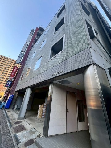 スギタビルの外観