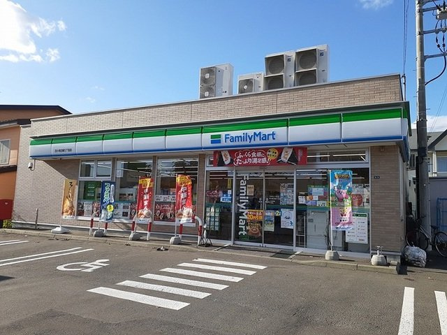 レラ　カムイの周辺|ファミリーマート日新５丁目店まで180m