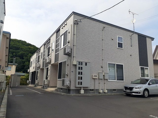レラ　カムイ