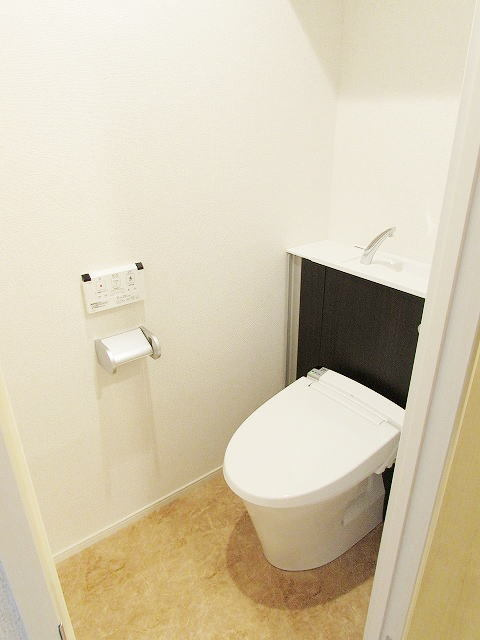 グランドクリーンヒット松田のトイレ|清潔感のあるトイレです。