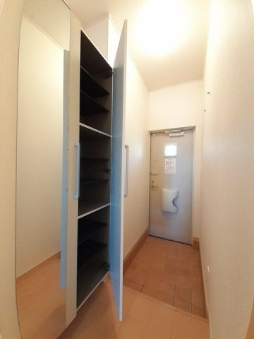 レジデンスひまわりの玄関|きれいな玄関です
