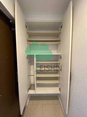 エンクレスト呉服町の玄関|下駄箱もしっかりついてます！