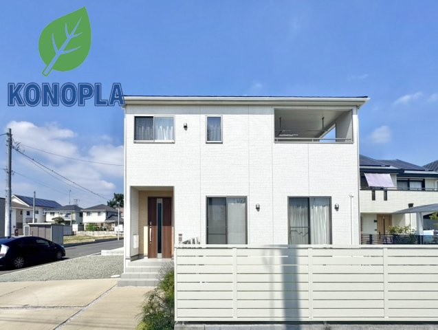 【中古戸建】足利市南大町の外観|■外観｜室内の隅まで陽射しが差し込みやすい全居室南向き♪リビングやバルコニーからお子様の遊ぶ姿を見守ることができます。