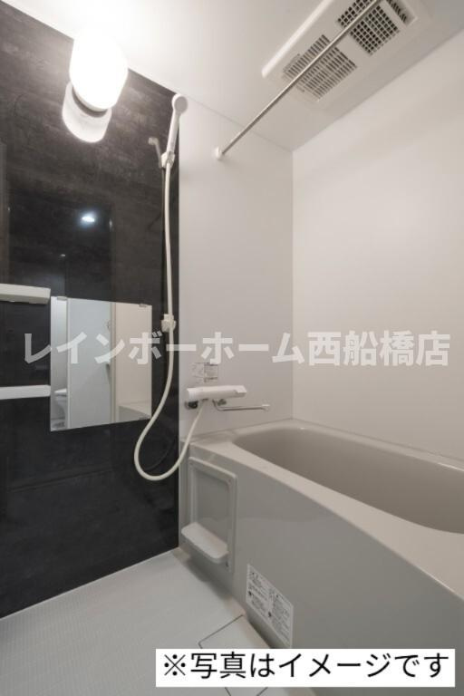江戸川区東葛西５丁目のアパートの浴室|同シリーズ参考写真