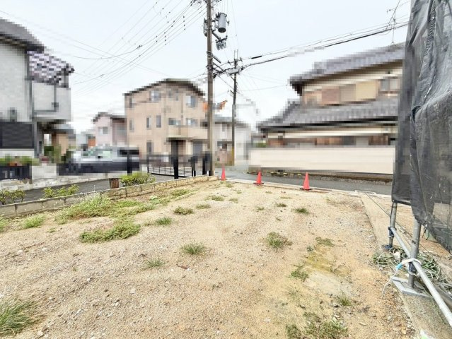 福田　新築一戸建の前面道路含む現地写真|ランドリールームと洗面室が分かれているので、誰かが入浴中でも気兼ねなく洗面台を使えますね♪