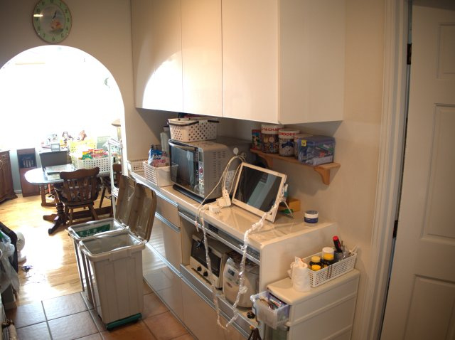 福井市本堂町　収納スペースの多いお家のキッチン