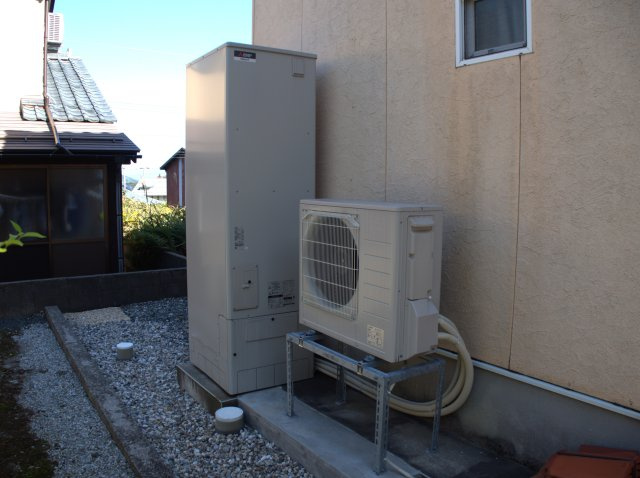 福井市本堂町　収納スペースの多いお家の発電・温水設備