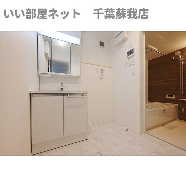 Kolet千葉仁戸名町の洗面所|広い洗面スペース