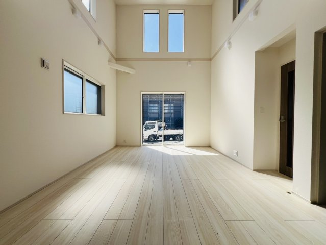 知多市にしの台4丁目7番30『仲介手数料無料』新築一戸建て・建売の居間・リビング