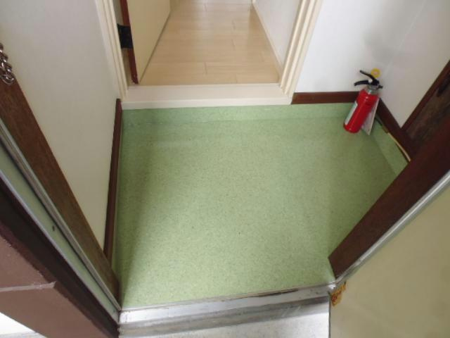 ダイヤハイツの玄関
