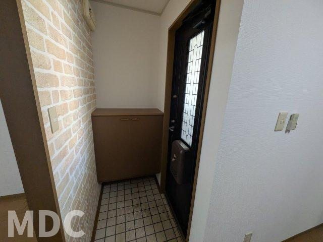 ドミール古川　C棟の玄関