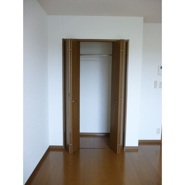 国立市矢川３丁目の賃貸マンションの収納