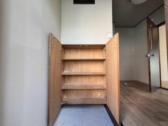 コーポスズキⅠのエントランス|※別室参考写真