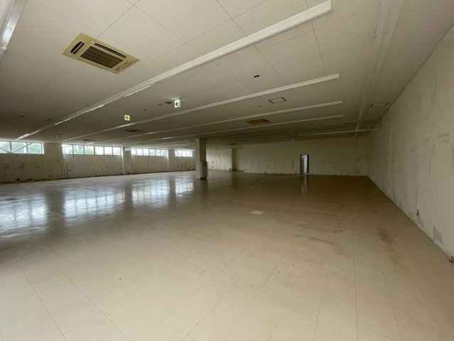 花園1号店舗のロビー