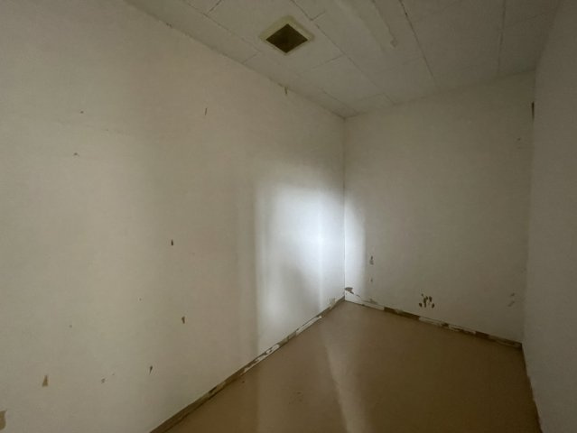 花園1号店舗の内装